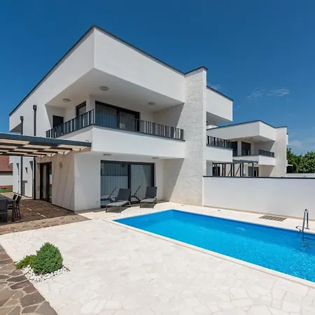 Tina Zambratija With Private Pool * Savudrija