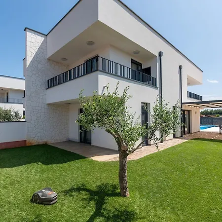 Villa Tina Zambratija With Private Pool Savudrija