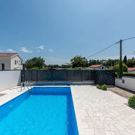 Tina Zambratija With Private Pool * Savudrija