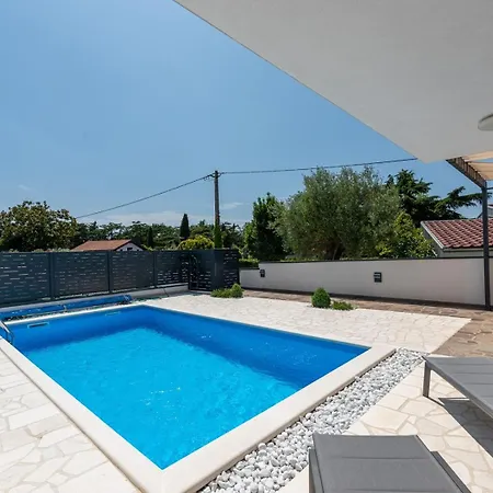 Tina Zambratija With Private Pool * Savudrija