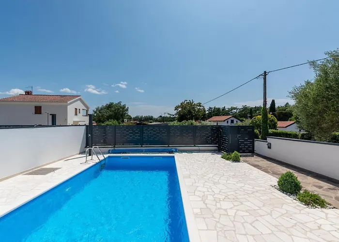 Tina Zambratija With Private Pool * Savudrija