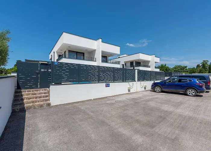 Tina Zambratija With Private Pool Savudrija