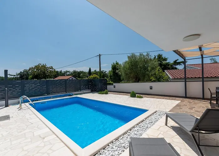 Tina Zambratija With Private Pool * Savudrija